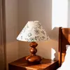 Lámpara de mesa de noche vintage estilo francés para dormitorio, ambiente personalizado estilo europeo, lámpara decorativa de sala de estar estilo wabi-sabi minimalista de madera maciza estilo americano