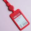 Youhe 6634 Vertical Funda de Plástico PP Rígido de un Solo Lado 6633 Horizontal Placa de Pecho Telescópica Lanyard con Hebilla Fácil de Tirar Funda para Tarjeta de Certificado