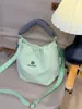Bolsa Tote y Cruzada de Doble Uso Estilo Montaña para Exteriores con Cierre de Cordón para Niñas, Perfecta para Compras y un Look Vibrante