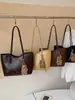 Bolsa de ombro feminina transfronteiriça 2026 nova, bolsa tote simples e casual, grande capacidade, estilo retrô, adequada para escola e trajeto