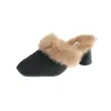 Mules de tacón alto tacón grueso punta cuadrada punta cerrada pantuflas de felpa cálidas de pelo para mujer zapatos de invierno nuevos versátiles de moda que aumentan la altura para mujer