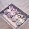 Sandálias de Princesa para Meninas 2026 Verão Novo Estilo Moda Bebê Sapatos de Princesa com Solado Macio para Meninas Pequenas e Crianças Maiores com Laço