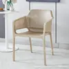 Silla nórdica de plástico para el hogar, taburete con respaldo grueso y reposabrazos, silla de ordenador, tienda de té con leche, cafetería, restaurante de ocio, mesa y silla.