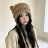 Chapéu de tricô colorido com orelhas de gato fofas para mulheres, novo estilo outono/inverno, design doce com franjas, com amarrações para cobrir as orelhas, chapéu de lã quente