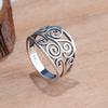Zhenrong deseo venta caliente Nuevo anillo de flor hueca Europeo y Americano Comercio exterior retro Plata tailandesa negro anillo de compromiso para mujeres