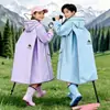 Impermeable infantil para niños y niñas con espacio para mochila, impermeable de cuerpo entero, a prueba de lluvia, con capucha, poncho de lluvia ligero para uso escolar