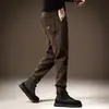 Calça Casual Esportiva Grossa com Forro de Lã Estilo Americano para Homens, Marca Trendy de Inverno, Calça Jogger Harem de Veludo Cotelê Chenille