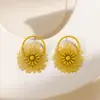Aretes de Flor Calada con Spray Mate de Color Caramelo para Mujer, Uso Diario, Vacaciones, Fiesta, Estilo de Nicho, Aretes Exagerados