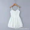 Vestido Curto Puro e Sedutor com Bordado Floral Doce de Alça Fina para Mulheres, Estilo Francês de Verão Sem Alças com Amarração na Cintura Emagrecedor Linha A