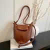 Nova bolsa de balde transfronteiriça, bolsa de design de nicho da moda para mulheres, bolsa transversal de ombro versátil simples vintage de alta qualidade