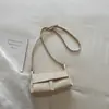 Bolsa pequena popular de verão com padrão trançado para mulheres 2026 nova tendência de moda bolsa almofada texturizada bolsa transversal casual versátil