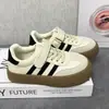 Zapatillas de Entrenamiento para Niños Primavera y Otoño 2026 Nuevo Estilo Velcro Modernas Zapatos Casuales para Niñas Cómodos Suela Suave Zapatos Deportivos para Niños