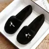 Zapatos peludos para mujer 2026 nuevos de invierno versátiles de moda slip-on zapatos de algodón con forro polar grueso cálido para estudiantes