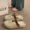 Sandalias perforadas Birkenstock para mujer, nuevo modelo de verano 2026, adecuadas para uso en exteriores, transpirables, antideslizantes, silenciosas, antibacterianas, pantuflas perforadas para uso en casa para mujer