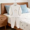 Novo Conjunto de Roupa Térmica Infantil Outono e Inverno com Botões nos Ombros, Algodão Sem Costura Desenho Animado Roupa de Baixo para Bebê Roupa de Casa