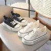 Tênis de Lona Respirável Infantil Sapatos de Tela Única Sapatos para Meninos 2026 Verão Novo Sapatos Brancos Sapatos para Bebês com Solado Macio