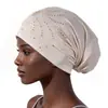 Sombrero de moda transpirable para mujer de primavera y verano con adornos de diamantes de imitación, gorro blanco para cubrir el cabello, sombrero base plisado casual