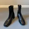 Botas curtas de salto alto de couro genuíno com 6 cm de altura para mulheres baixinhas, novo estilo outono e inverno 2026, botas estilo Martin com bico quadrado, botas francesas de salto grosso finas