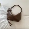 Bolso de hombro único de textura retro de moda, estilo coreano de nicho, nuevo artículo de otoño 2026 para el trabajo, para ir al trabajo, gran capacidad, bolso de axila moderno