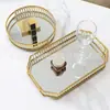 Bandeja de espejo de vidrio de lujo accesible europea, almacenamiento de metal, sala de estar, mesa de café, portavasos, bandeja para té, sala de modelos, bandeja decorativa para frutas