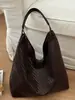 Bolso versátil vintage para mujer, nuevo bolso tote de moda retro, bolso de hombro y axila tejido con textura para otoño e invierno