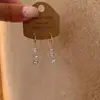 Pendientes Florales Geométricos con Tachuelas de Diamante Aguja Plateada, Pendientes Versátiles de Tendencia de Nicho Únicos y de Moda, Pendientes de Lujo Ligero de Gama Alta para Mujer