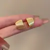 Brincos Stud Geométricos de Losango Prateados Elegantes e Brilhantes Brincos de Estilo Minimalista Moderno Acessórios de Orelha Femininos Luxuosos e Sofisticados