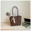 Bolso tejido de estilo coreano súper popular para mujer, nuevo modelo 2026, bolso tote de gran capacidad, simple y elegante, bolso de hombro versátil