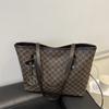 2026 Nova Bolsa Feminina Bolsa Tote de Grande Capacidade Versátil Design de Nicho Bolsa de Ombro Moda Bolsa Feminina Nova Bolsa Feminina