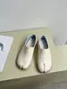 Novos Sapatos de Casco de Porco com Dedos Separados para Mulheres, Novos Sapatos de Ferradura Prateada Verão 2026, Sapatos Rasos Planos de Calçar