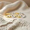Anillo de Acero de Titanio con Flor de Cristal de Hielo Tallada Estilo Coreano de Lujo Ligero para Mujer, Anillos Versátiles de Oro de 18K que No se Desvanecen, Joyería de Moda