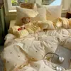 Juego de ropa de cama de cuatro piezas para maternidad e infancia Clase A, sábana de algodón lavado imitación algodón antibacteriana, funda de edredón, sábana bajera, juego de tres-cuatro piezas para dormitorio individual de estudiante