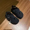 2026 Novo Estilo Confortável Simples Tendência Formato de Coração Sapatos de Praia Calçados de Bebê Solado Macio Antiderrapante Sandálias para Meninas Versátil