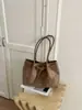 Bolso de Mano Retro de Ante para Mujer Bolso de Hombro 2026 Otoño/Invierno Nuevo Estilo Gran Capacidad Versátil para el Trabajo y el Viaje Bolso de Hombro Único