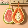 Toalla de mano linda de dibujos animados creativa bordada con frutas, colgante, felpa de coral engrosada, no suelta pelusa, absorbente, secado rápido