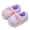 Pantuflas de algodón de invierno para niños y niñas, antideslizantes, cálidas, para uso en casa, peludas, de suela gruesa, a juego para padres e hijos, lindas, de felpa, zapatos de algodón cerrados en la parte trasera
