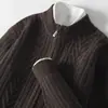 Novo cardigã 100% lã outono/inverno para homens, com gola redonda, fecho de zíper e uma camada externa de lã grossa e moderna.