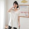 Camiseta Feminina de Verão Modal Ombro a Ombro Estilo Coreano Solta de Comprimento Médio com Alça Dividida Manga Curta Top com Ombro à Mostra