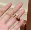 Colar Feminino Exquisito Coreano de Amor com Gotejamento de Óleo Dupla Face, Colar de Cabacinha, Colar de Maçã que Muda de Cor, Corrente para Clavícula Versátil de Luxo Leve