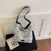 Bolso tote grande y ligero para mujer, versátil y de gran capacidad, nuevo diseño de moda 2026, de un solo hombro, con bordado estilo chino, bolso tipo cubo