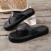 Chanclas de mujer de talla grande transfronterizas, nueva colección de verano 2026, parte superior de cuero, suela gruesa, colores brillantes, sandalias de estilo europeo y americano para mujer