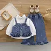 Conjunto de otoño de moda para niñas, elegante modelo nuevo 2026, conjunto de tres piezas de mezclilla con tirantes y manga larga para bebé, ropa infantil moderna