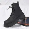 Botas Martin transfronteiriças oversized para homens, estilo britânico preto, botas de motocicleta, botas de trabalho antiderrapantes, botas casuais impermeáveis de couro macio de cano alto
