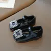 Zapatos de Princesa Retro Estilo Coreano con Hebilla Cuadrada de Pedrería para Niñas, Nuevos Zapatos Planos de Charol con Punta Cuadrada, Zapatos de Abuela, Zapatos Individuales para Niños