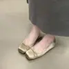 Zapatos de tacón bajo poco profundos de satén suave estilo francés con punta cuadrada para aumentar la altura, nuevo modelo verano y otoño 2026, zapatos de ballet para mujer poco profundos con lazo
