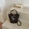 Bolso de mano muy elegante, modelo otoño 2026, bolso tipo cubo casual sencillo, color liso, versión coreana, para llevar al hombro y cruzado
