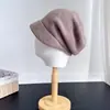 Elegante y versátil gorro de punto liso para mujer, nuevo estilo otoño e invierno, versátil, adelgazante para la cara, gorro cálido con diseño de pico de pato