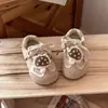 Tênis Feminino 2026 Primavera e Outono Novo Modelo Sapatos de Treino de Balé Floral Infantil Sapatos Casuais Solado Macio Antiderrapante Calçados de Bebê
