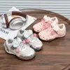Zapatos Casuales Transpirables de Malla para Niñas 2026 Nuevas Llegadas Primavera/Verano Zapatos de Princesa con Colgante de Cereza para Niños Niños Medianos y Mayores Zapatos Deportivos