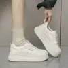 Zapatos casuales para estudiantes mujeres, modelo nuevo de otoño ins de caña baja 2026, zapatillas blancas versión coreana, zapatos de lona deportivos con suela gruesa para aumentar la altura